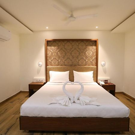 Hotel Shubham Palace ไฮเดอราบัด ภายนอก รูปภาพ